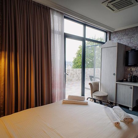 Hotel Day Inn Тбилиси Экстерьер фото