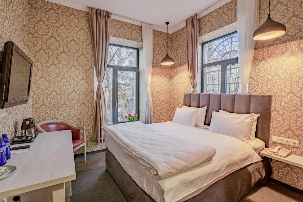 Hotel Day Inn Тбилиси Экстерьер фото