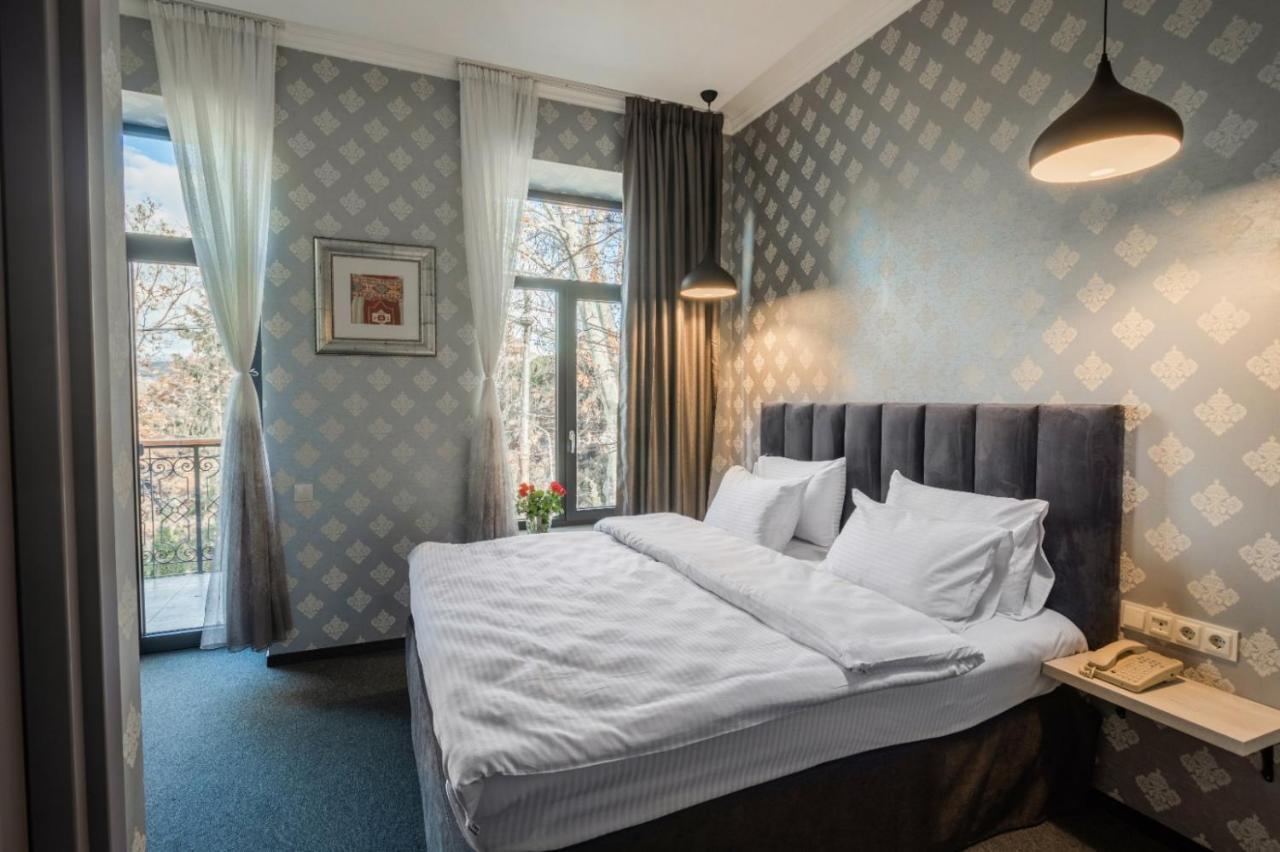 Hotel Day Inn Тбилиси Экстерьер фото
