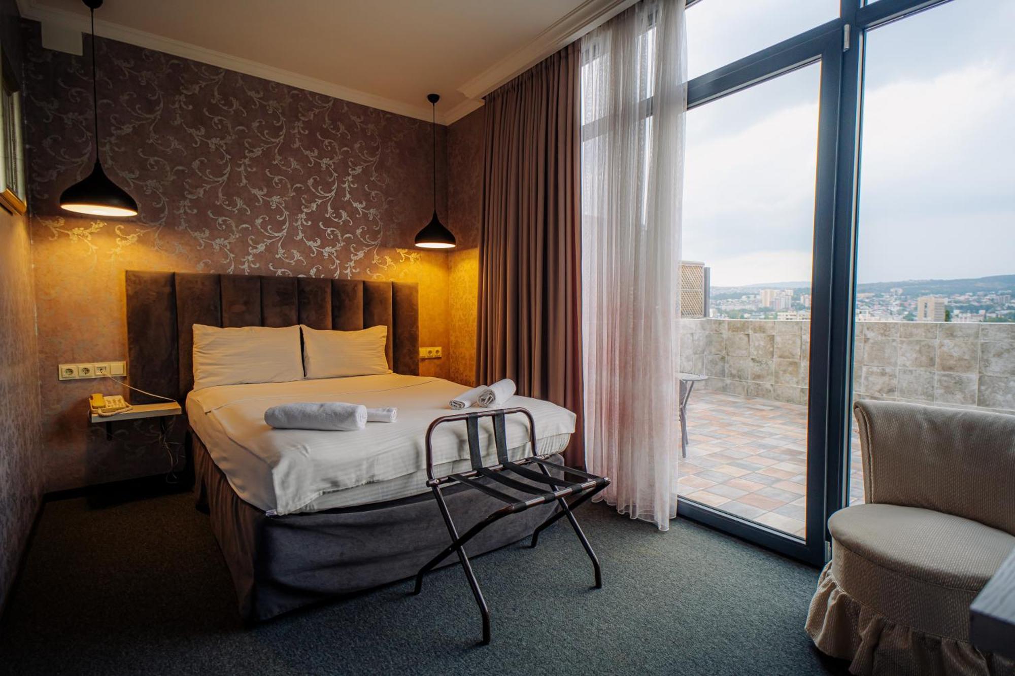 Hotel Day Inn Тбилиси Экстерьер фото