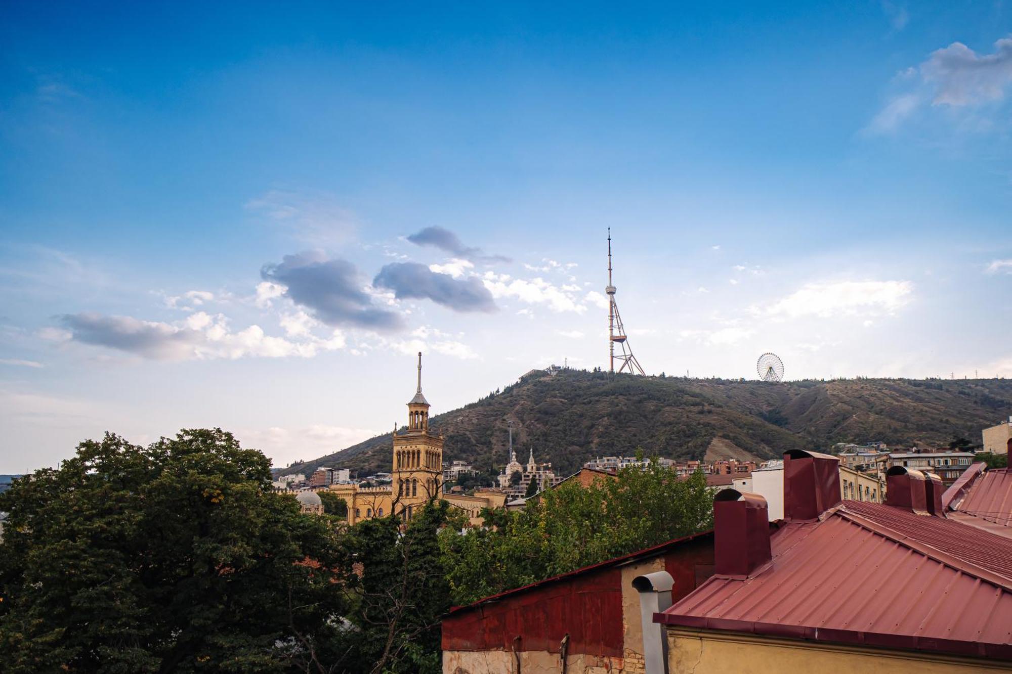 Hotel Day Inn Тбилиси Экстерьер фото