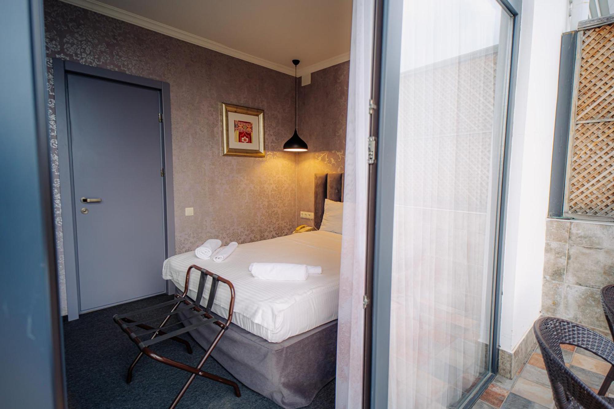 Hotel Day Inn Тбилиси Экстерьер фото