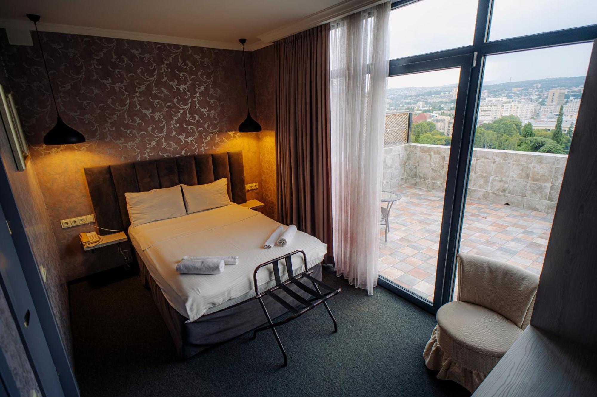 Hotel Day Inn Тбилиси Экстерьер фото