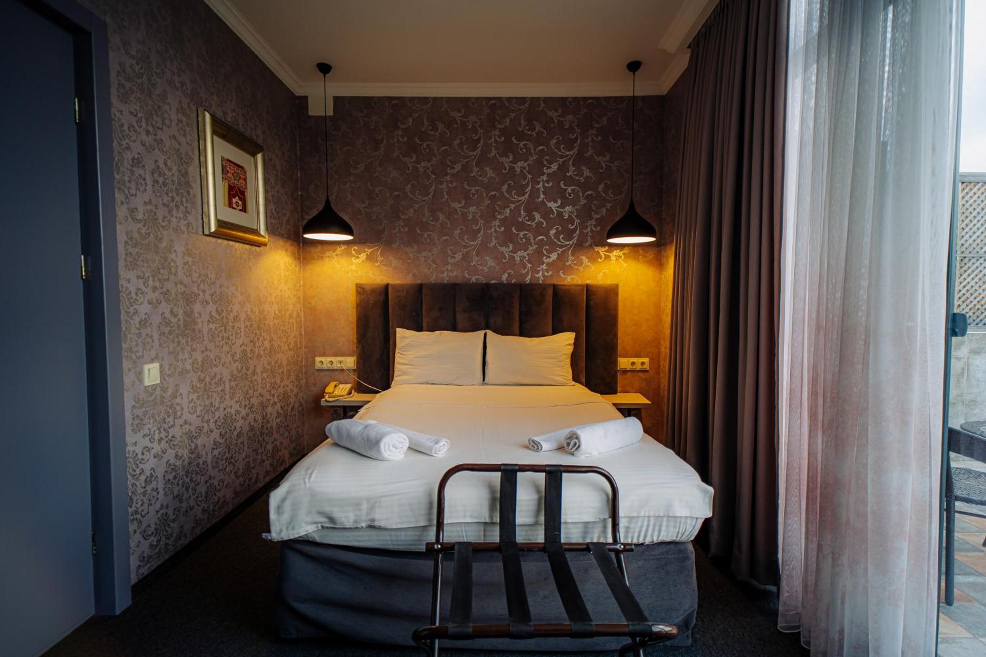Hotel Day Inn Тбилиси Экстерьер фото