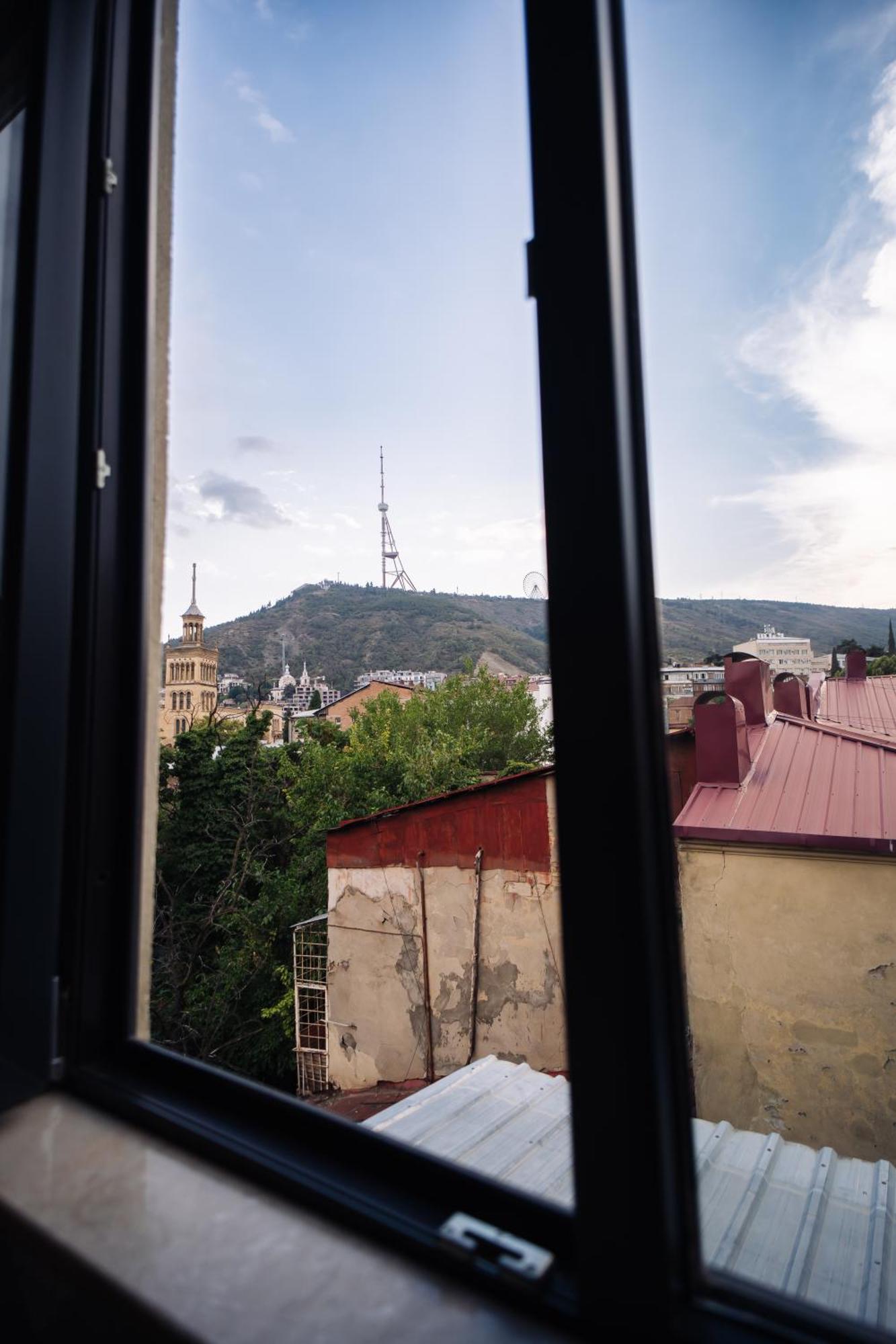 Hotel Day Inn Тбилиси Экстерьер фото