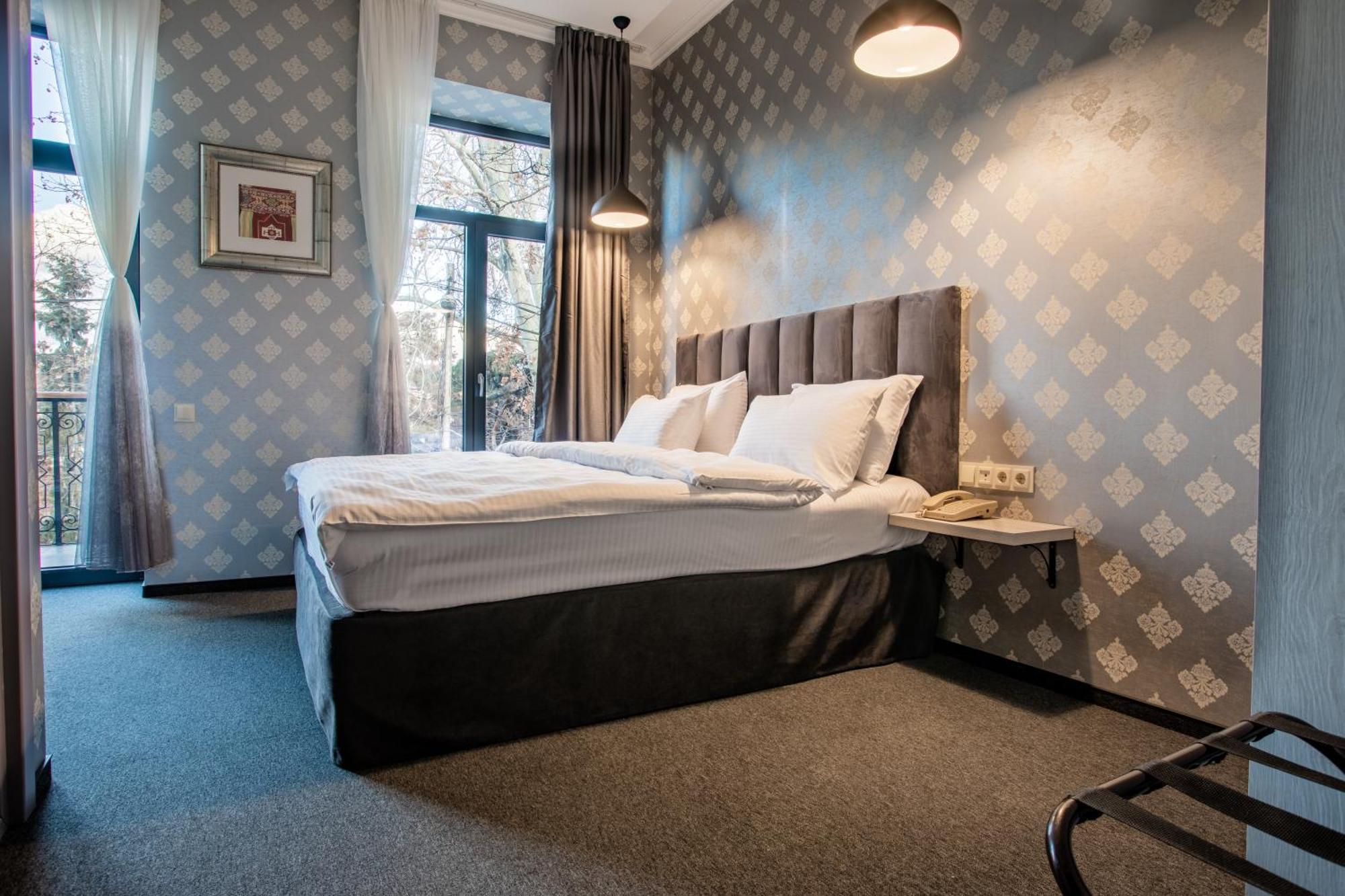 Hotel Day Inn Тбилиси Экстерьер фото
