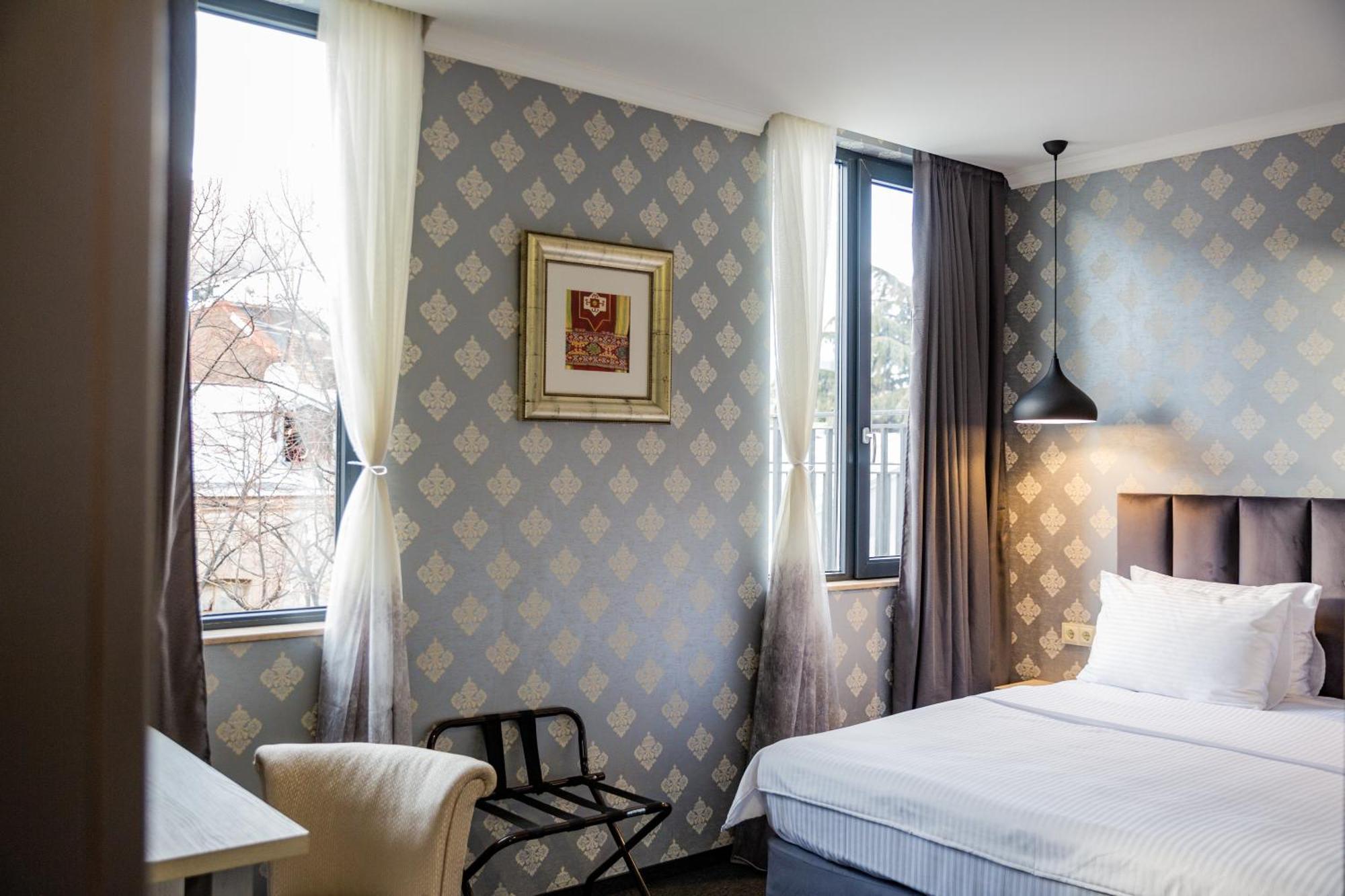 Hotel Day Inn Тбилиси Экстерьер фото