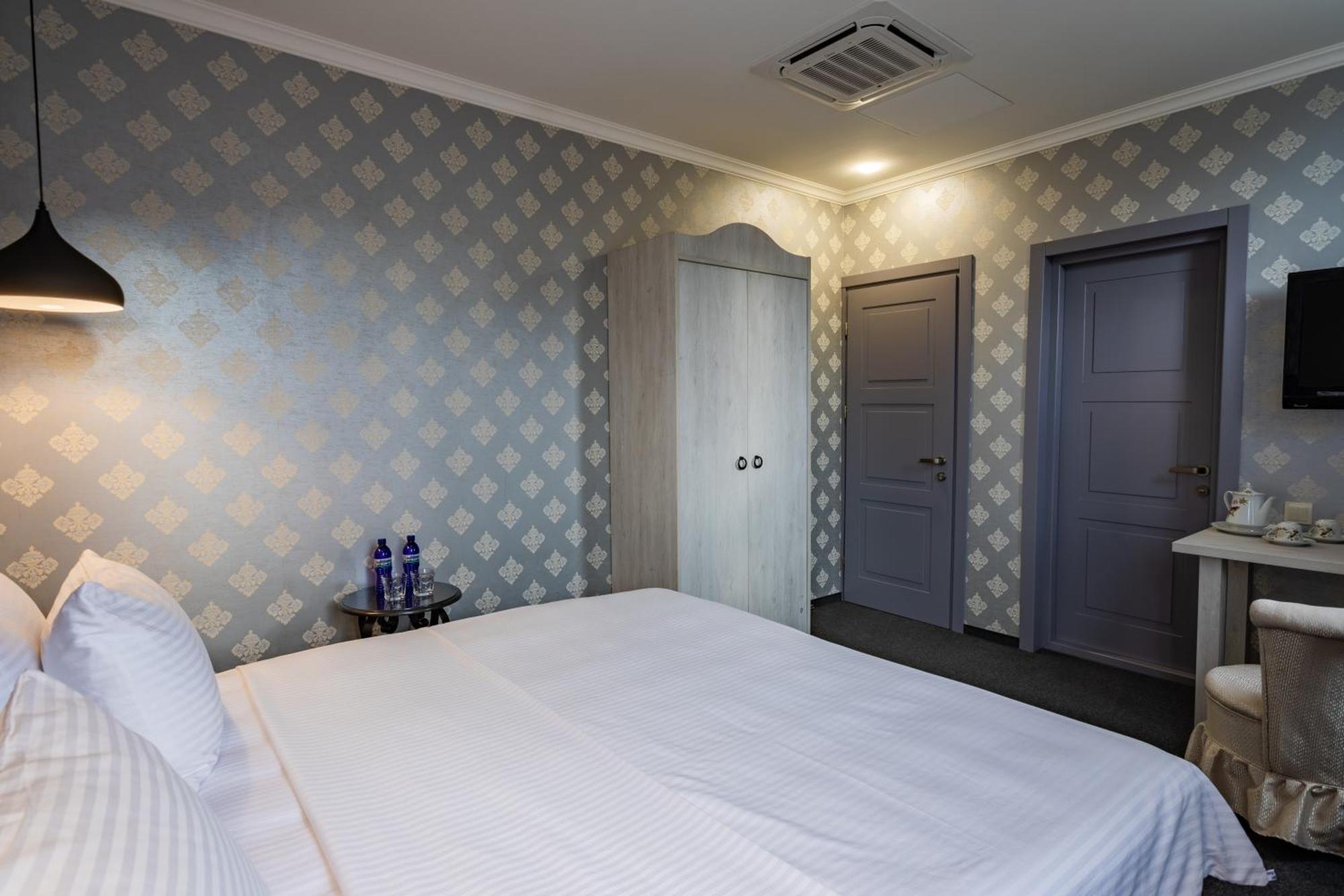 Hotel Day Inn Тбилиси Экстерьер фото