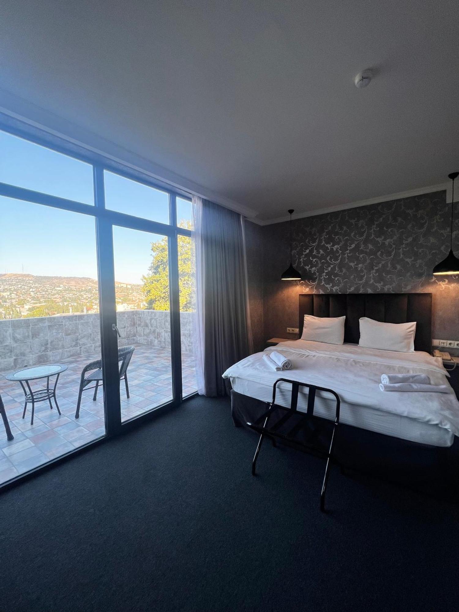 Hotel Day Inn Тбилиси Экстерьер фото
