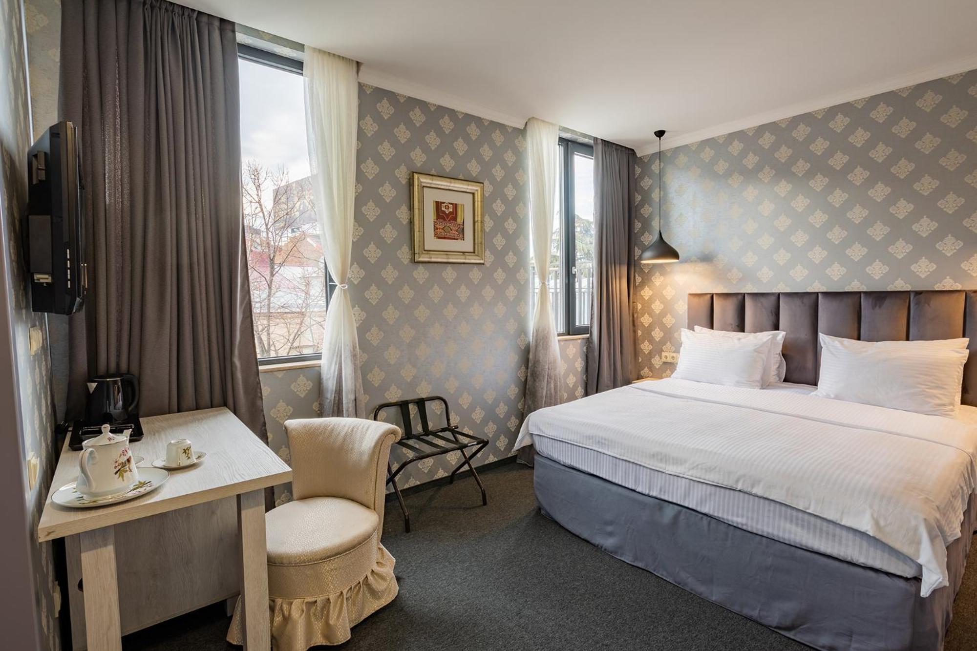 Hotel Day Inn Тбилиси Экстерьер фото