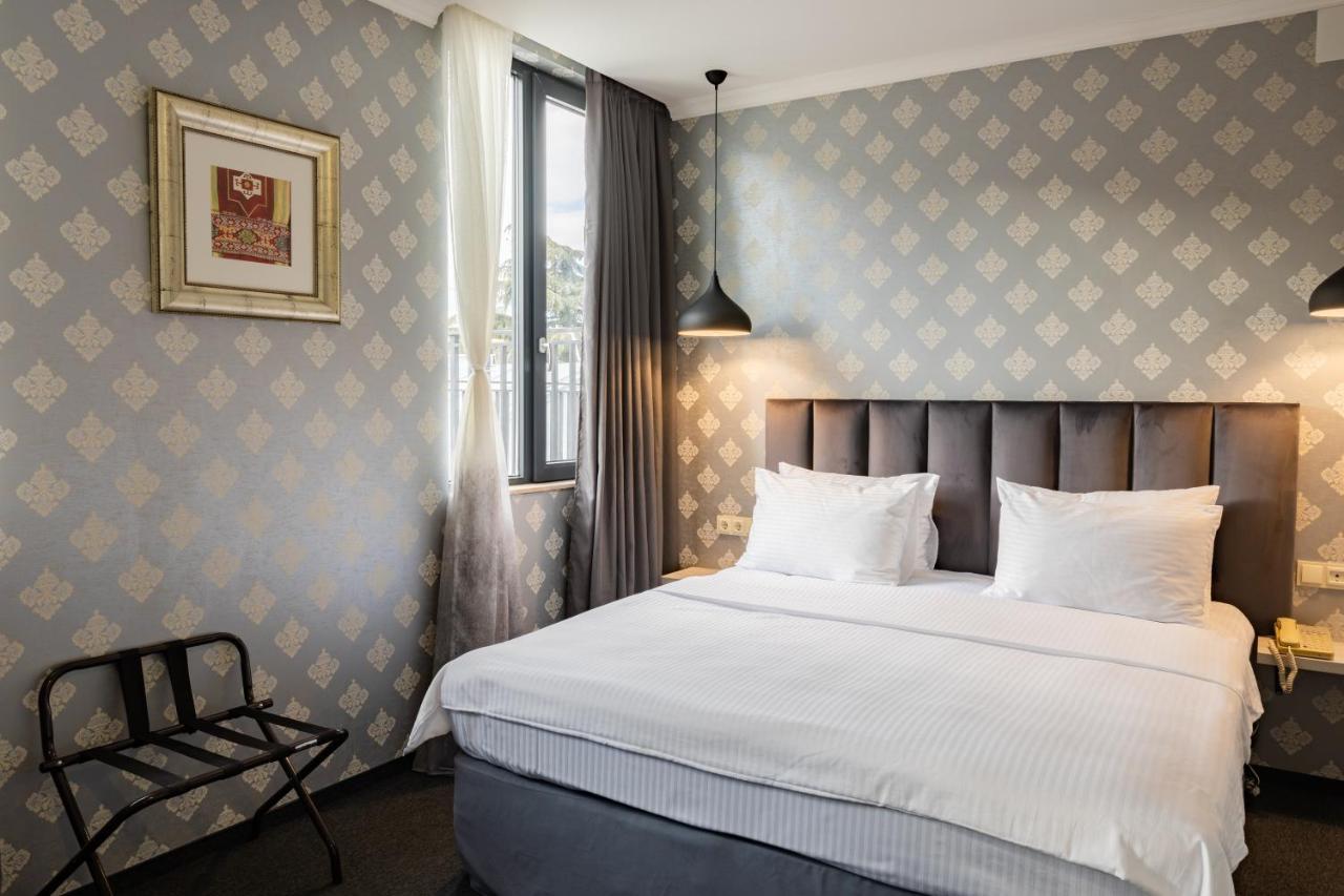 Hotel Day Inn Тбилиси Экстерьер фото