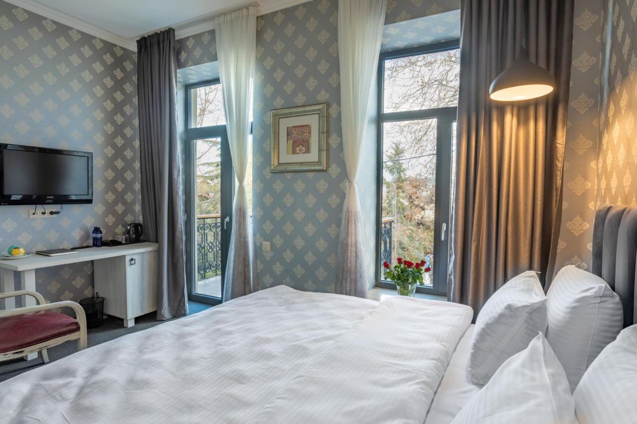 Hotel Day Inn Тбилиси Экстерьер фото